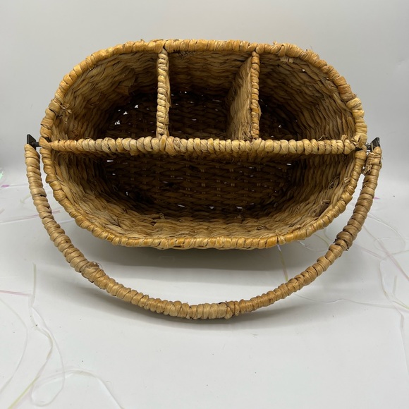 Whicker caddy plates & silverware or as a plant holder or school supplies - Picture 2 of 10